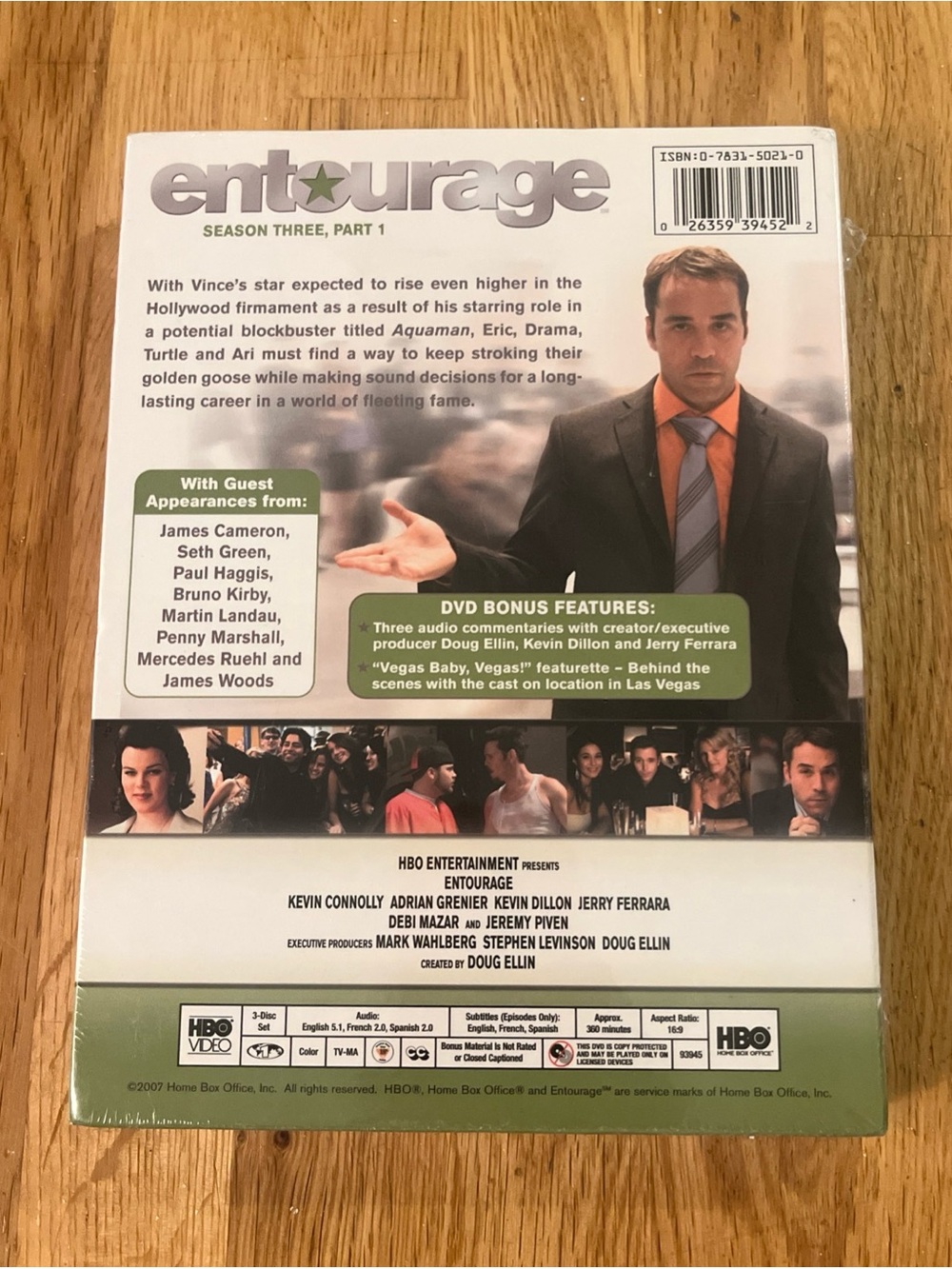 Entourage - Picture 2 of 2